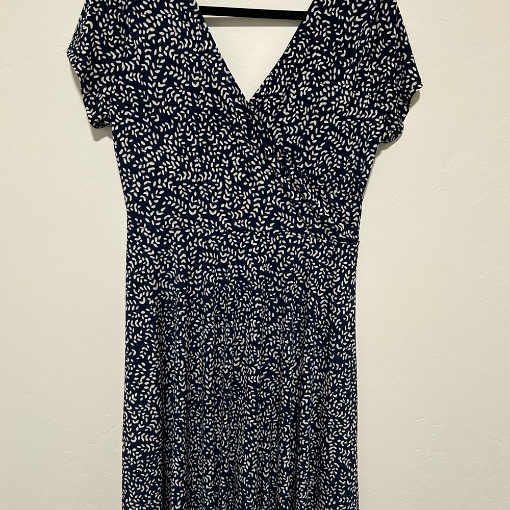 Kaileigh White and Blue Sheath Dress with V-Neck